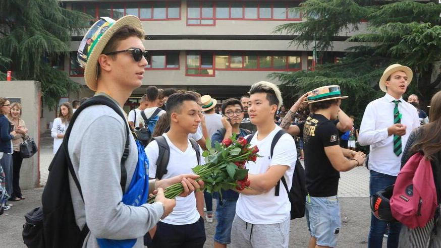 Tutti pazzi per il tecnico industriale Buzzi e il preside non sa dove mettere gli studenti