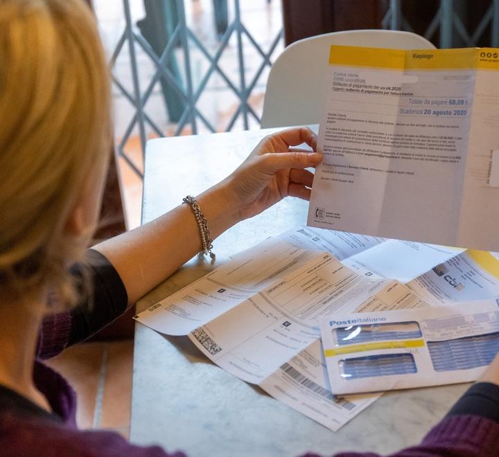 Bollette choc, accordo Hera-associazioni: rate più basse per scongiurare i distacchi