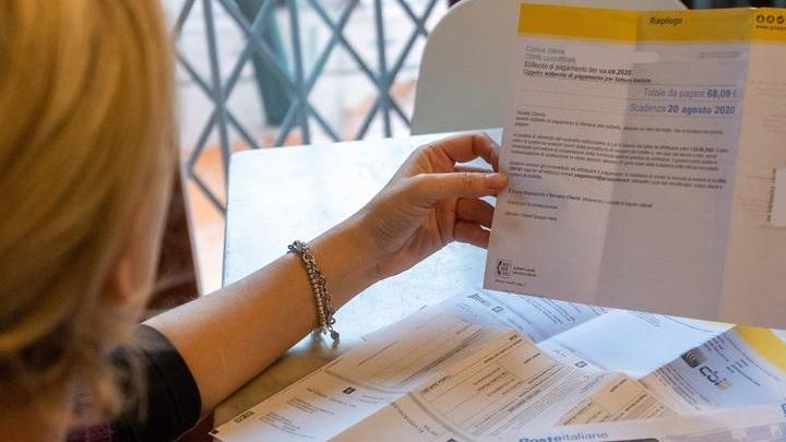 Bollette choc, accordo Hera-associazioni: rate più basse per scongiurare i distacchi