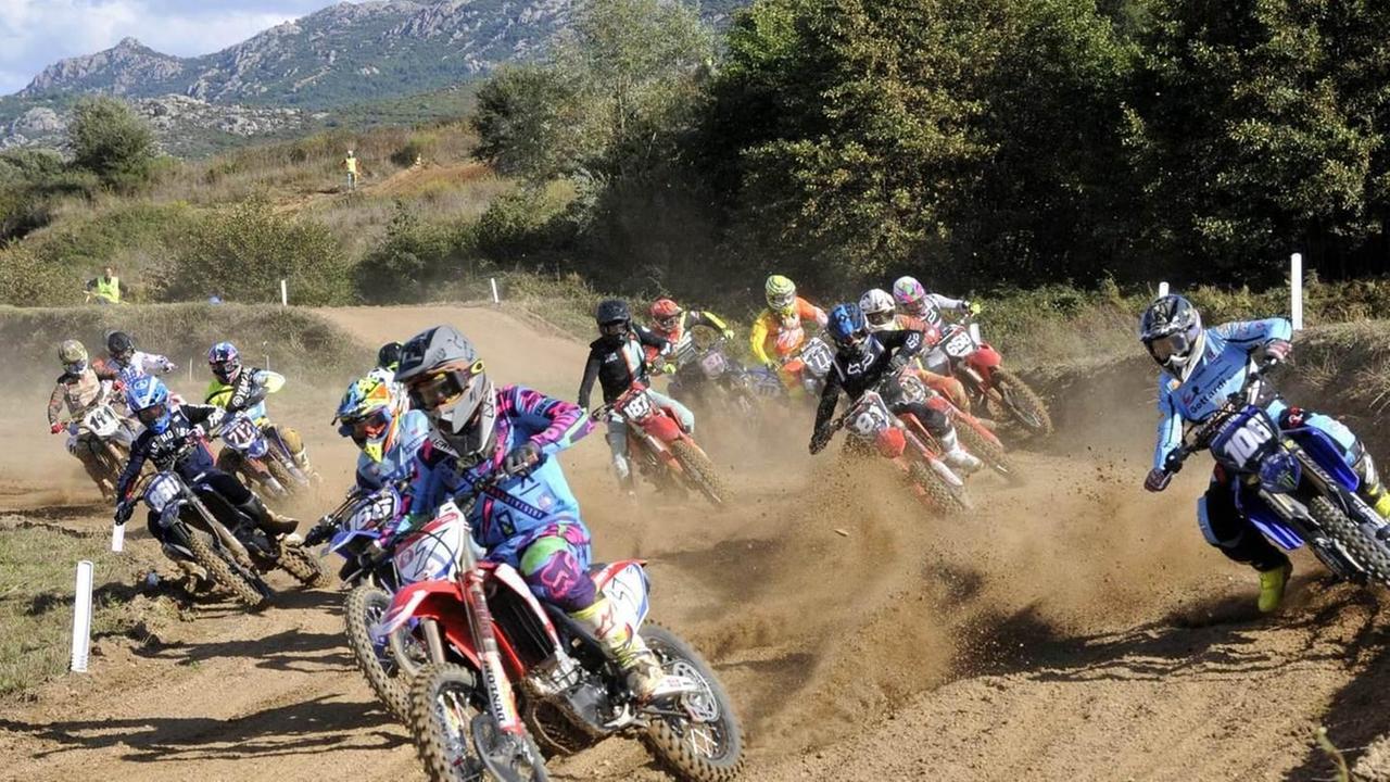 Le stelle del motocross si sfidano ad Alghero