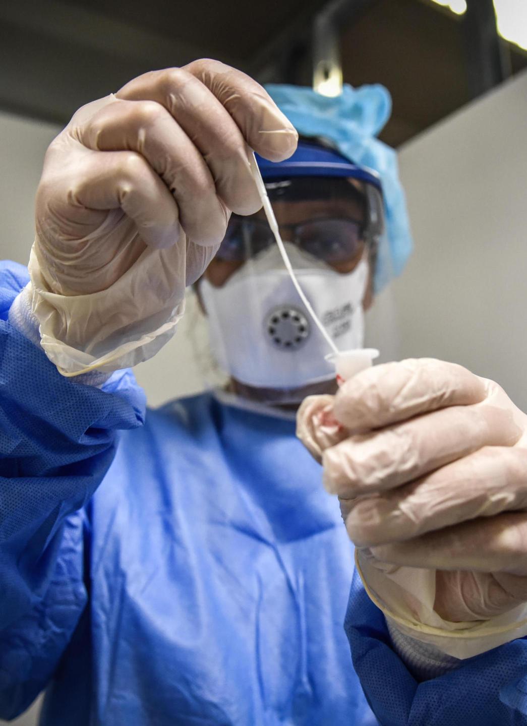 Caos per i tamponi positivi in Sardegna: molti sfuggono ai sistemi 