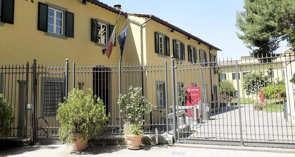 L’ingresso della scuola Sant’Anna di Pisa, dove studiava l’allievo espulso per il caso di stalking