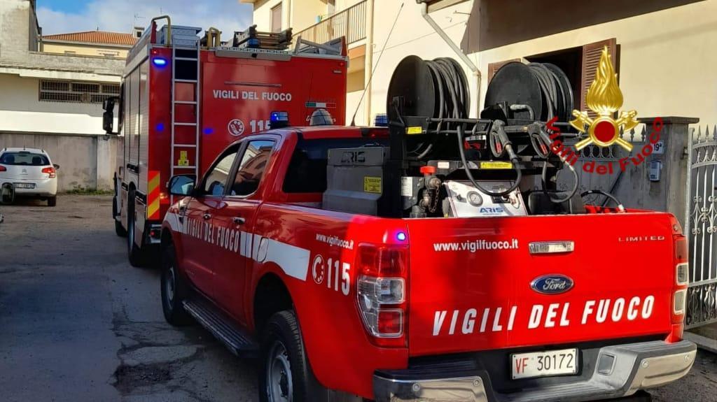 Oristano, incendio in un'abitazione: salvi gli occupanti 
