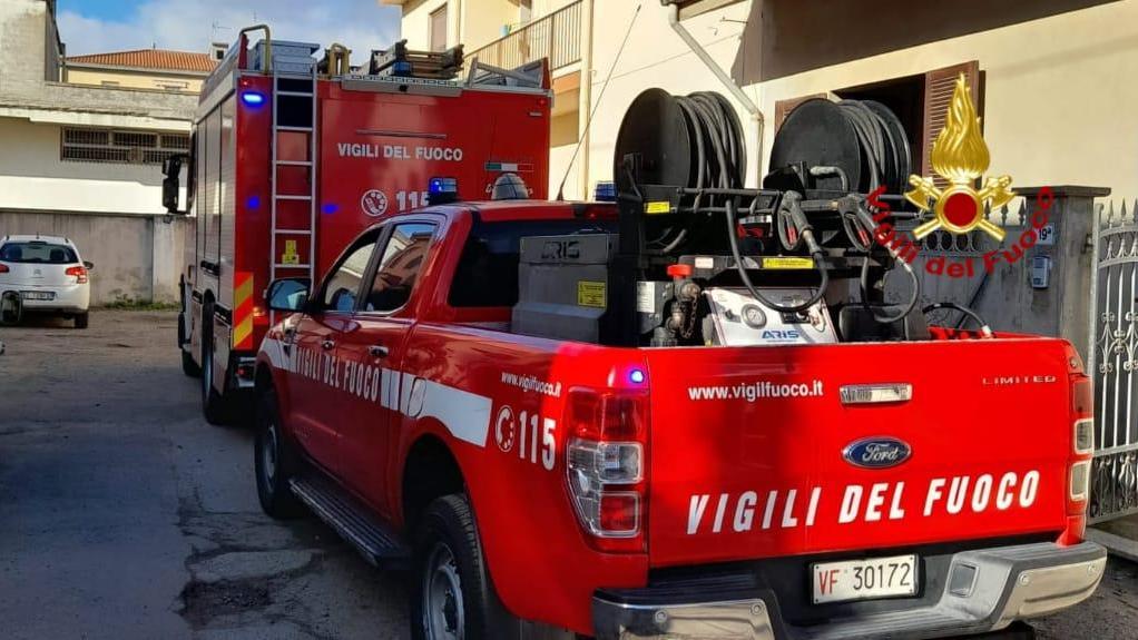 Oristano, incendio in un'abitazione: salvi gli occupanti