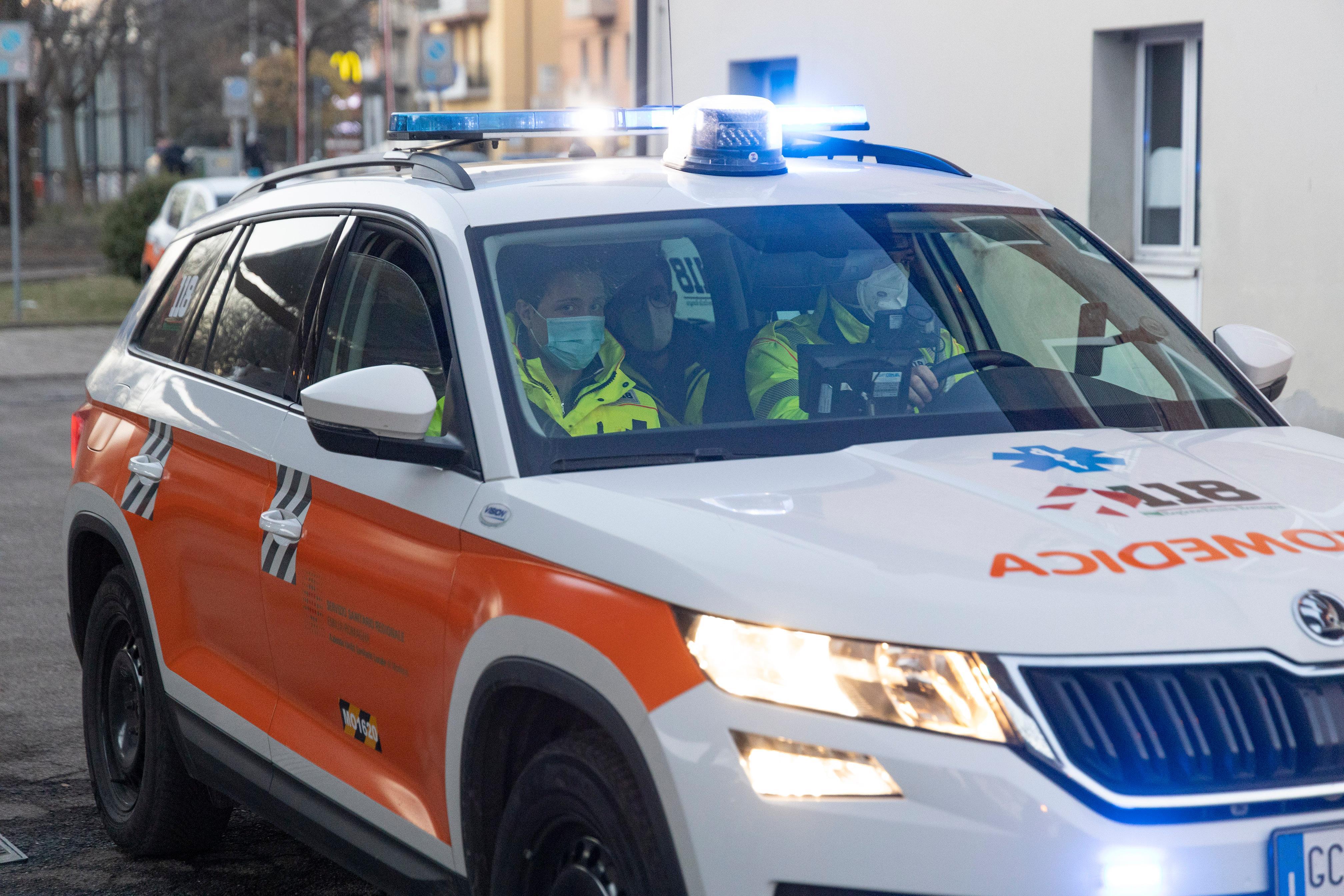 Prignano, donna travolta a piedi: muore a 61 anni