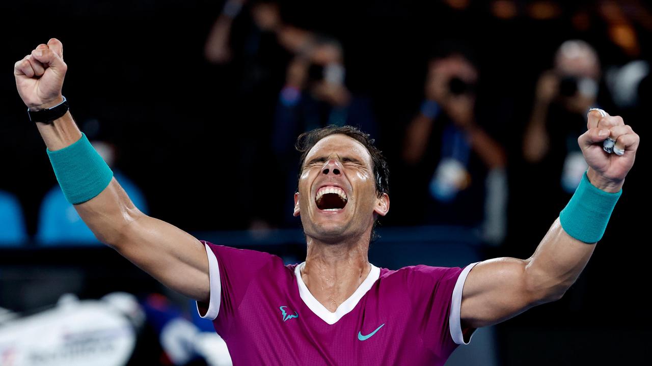 Leggendario Nadal, batte Medvedev in rimonta e centra il record con 21 slam