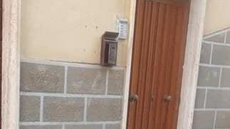 Vandali in centro storico: divelto un cestino