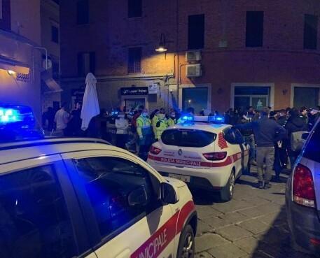 I controlli della polizia municipale e della Questura in via Vinzaglio