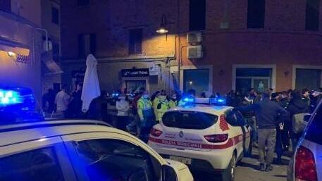I controlli della polizia municipale e della Questura in via Vinzaglio