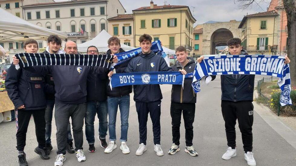 Prato, padri e figli a tifare in curva. Torna la passione biancazzurra