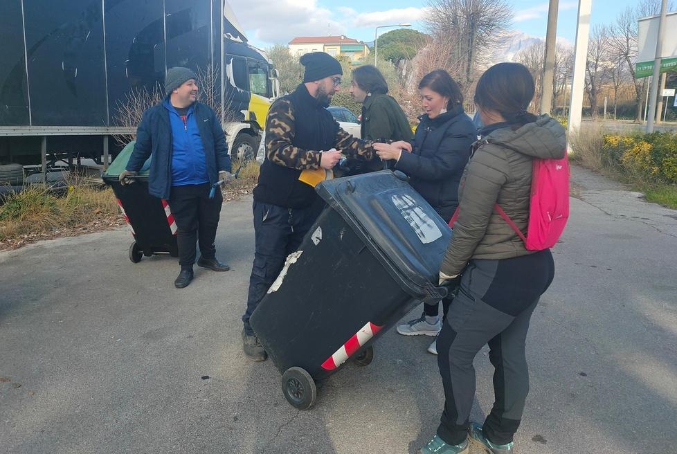 Grandi pulizie alla Doganella: spuntano stivali e una videocassetta 