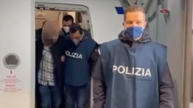 Si tradisce vendendo dischi, arrestato dopo 25 anni di latitanza