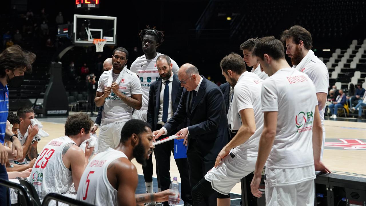 La Unahotels durante un time-out in una gara di coppa