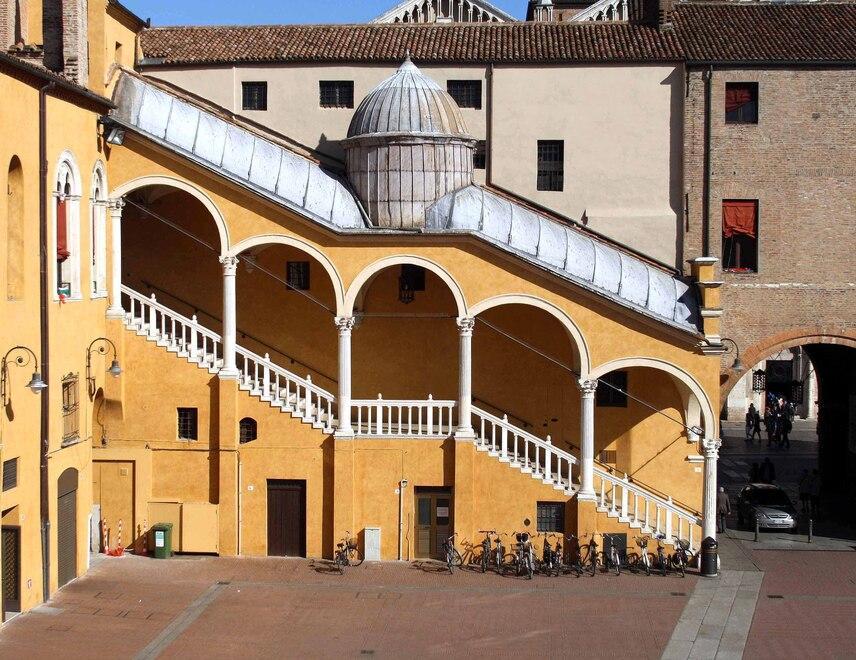 Il vicesindaco di Ferrara: «Non lascio la casa Acer. La legge lo consente, io resto» 