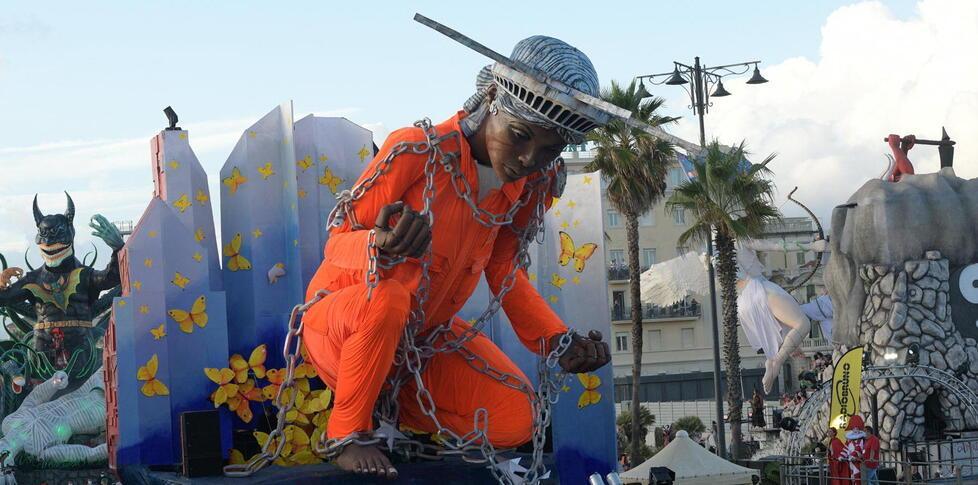 Il carro di Allegrucci al Carnevale 2021: l’obiettivo è liberarsi dalle catene...