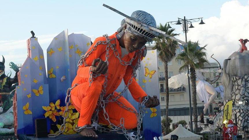 Il carro di Allegrucci al Carnevale 2021: l’obiettivo è liberarsi dalle catene...
