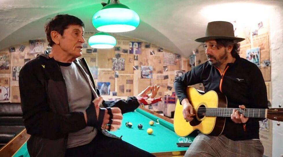: Gianni Morandi (che gareggerà stasera a Sanremo) e il pratese Riccardo Onori