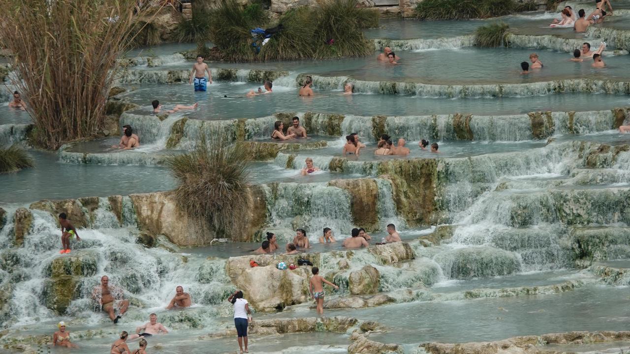 Positivo al Covid, sorpreso alle cascate di Saturnia
