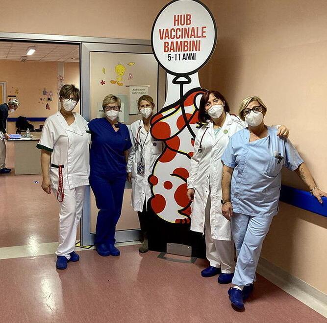 Lo staff del centro vaccinale all’ospedale (Foto Falorni/Silvi)