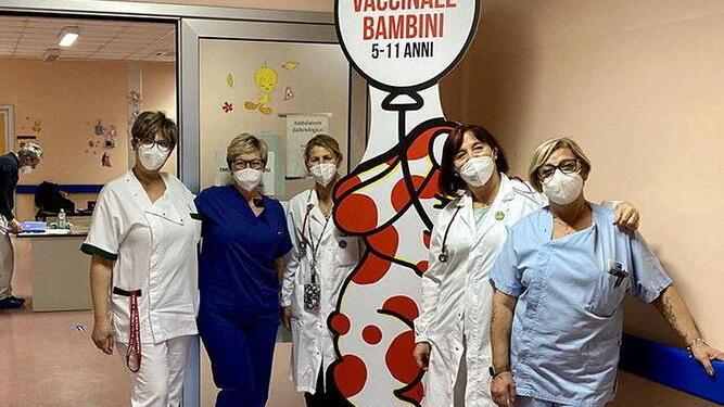 Lo staff del centro vaccinale all’ospedale (Foto Falorni/Silvi)