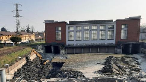 Boretto, il Po è già in secca: gli impianti idrovori circondati dalla sabbia