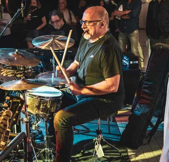 Modena. Addio a Bertolini, il batterista col sigaro 
