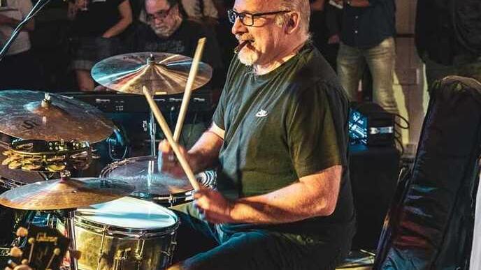 Modena. Addio a Bertolini, il batterista col sigaro