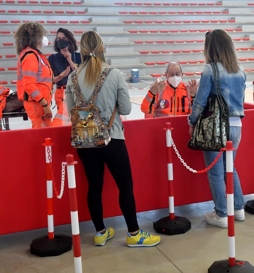 Green pass verso la scadenza, dosi anche senza prenotazione