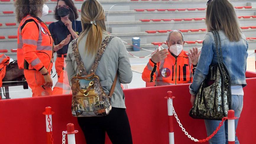 Green pass verso la scadenza, dosi anche senza prenotazione