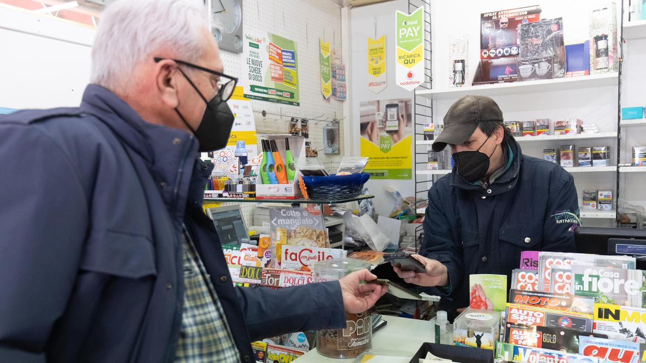 Ferrara, clienti già pronti col Green pass in mano. Partenza ok, timori per il fine settimana