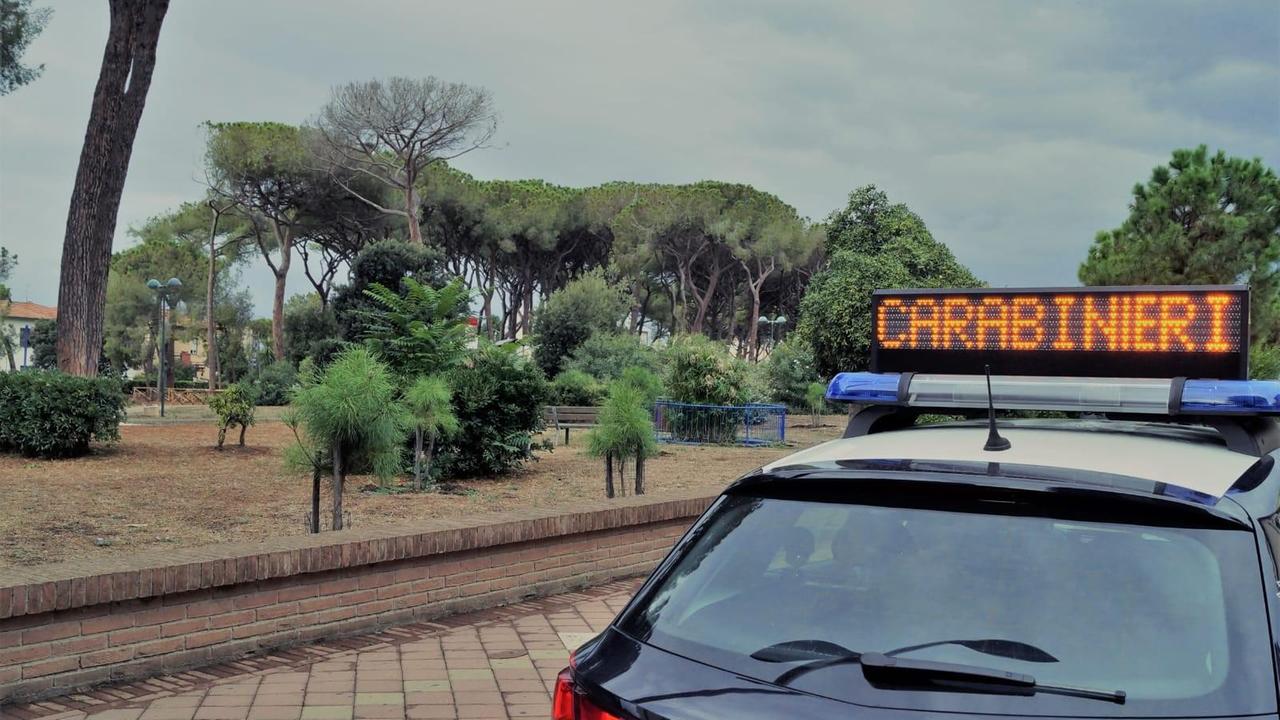 Grosseto, anziana derubata in un parcheggio: uomo annota la targa dei ladri e li fa acciuffare