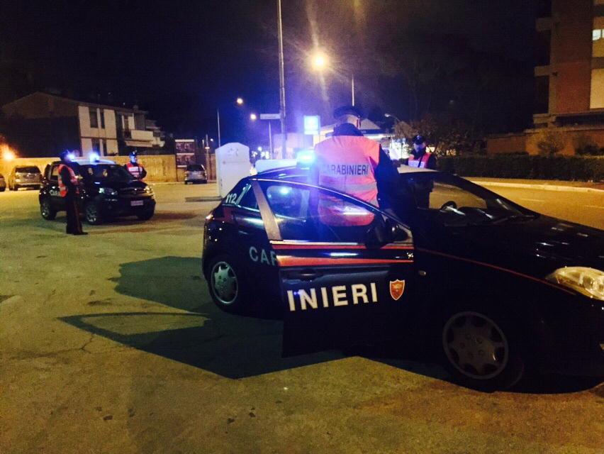 Pattuglie dei carabinieri in servizio notturno (foto d'archivio)
