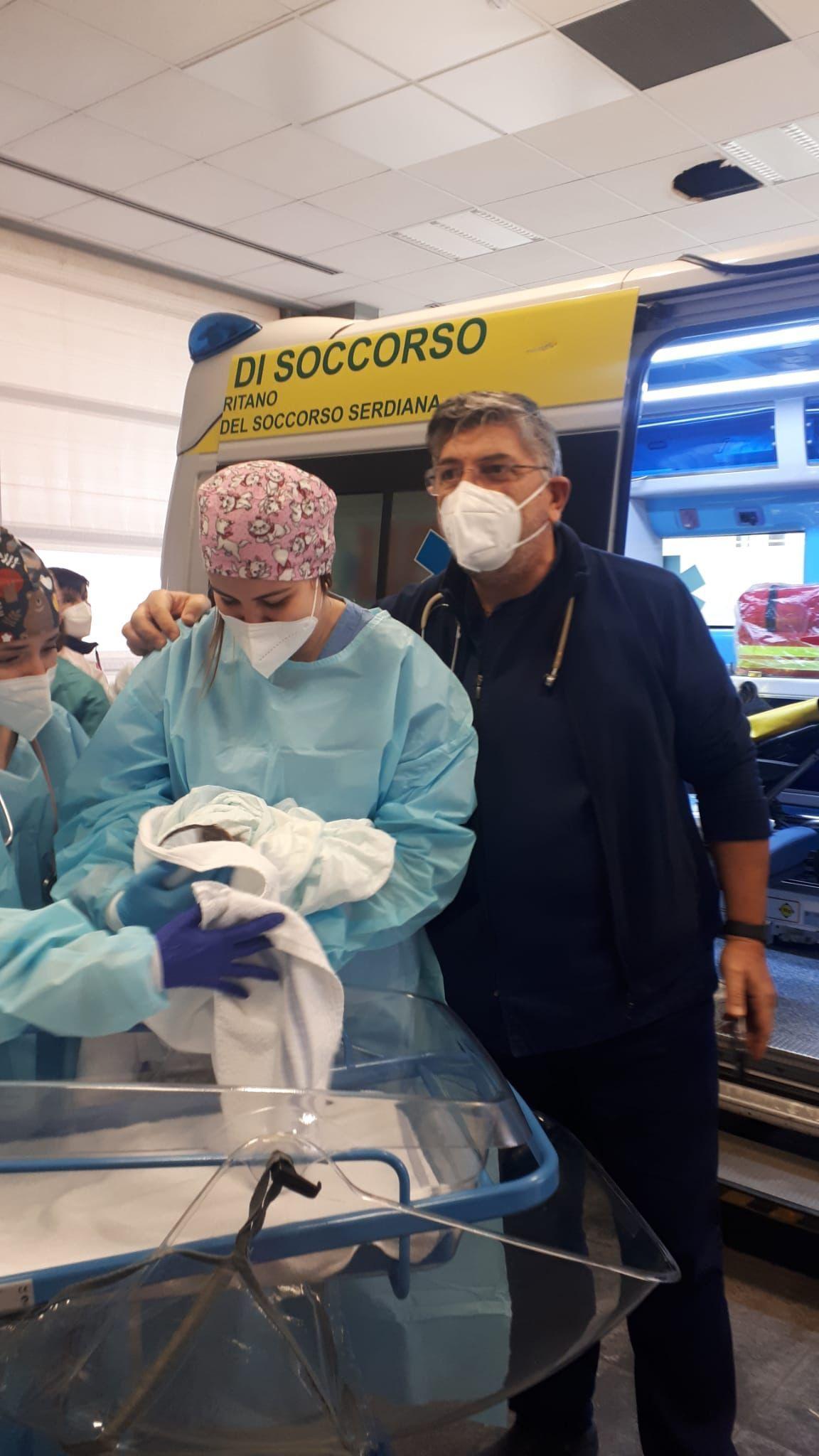 La mamma, Maria Elena Cossu, con il bimbo appena nato