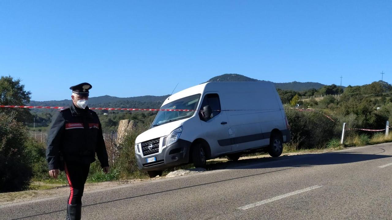 Il furgone portavalori assaltato dai banditi (foto di Giovanna Sanna)