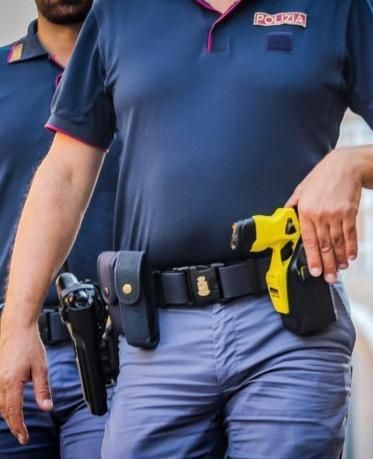 I poliziotti di Modena esultano: «Finalmente avremo il taser» 