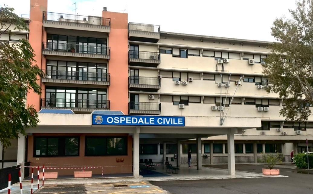 Covid, manca personale e l’Asl accorpa due reparti 
