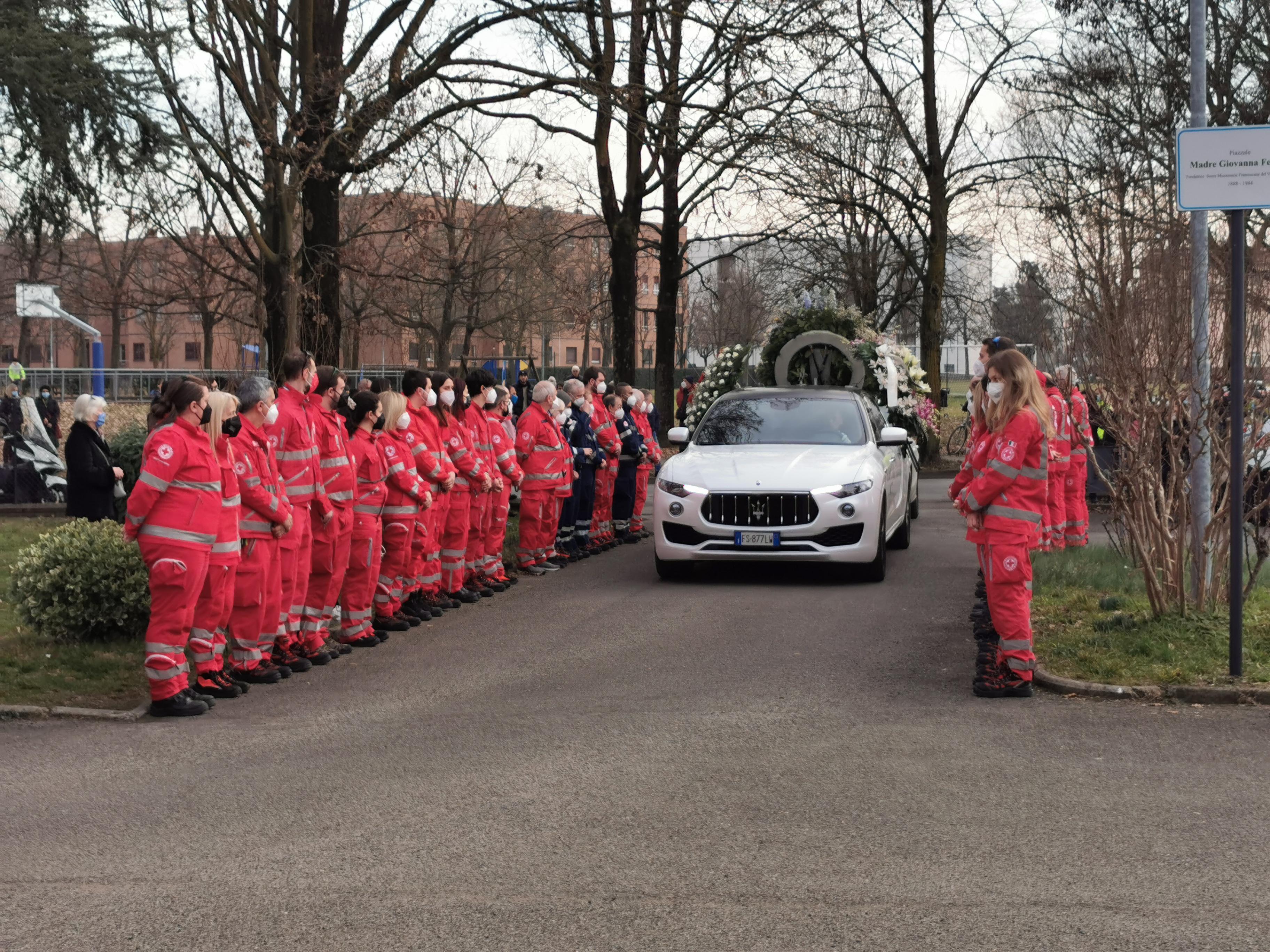 Reggio Emilia, la Croce Rossa omaggia Elena Russo nel giorno del funerale