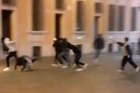 Spari in piazza a Reggio Emilia, cade il tentato omicidio. «Lombardi non voleva uccidere quei ragazzi» 