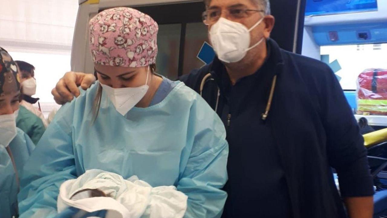 Sta bene il bimbo nato in ambulanza