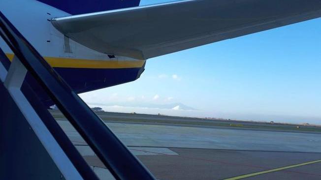 Nebbia sull'aeroporto di Cagliari, 3 voli dirottati ad Alghero 