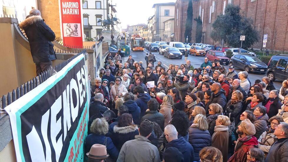 Una delle manifestazioni contro la chiusura del museo Marini (Foto Gori)