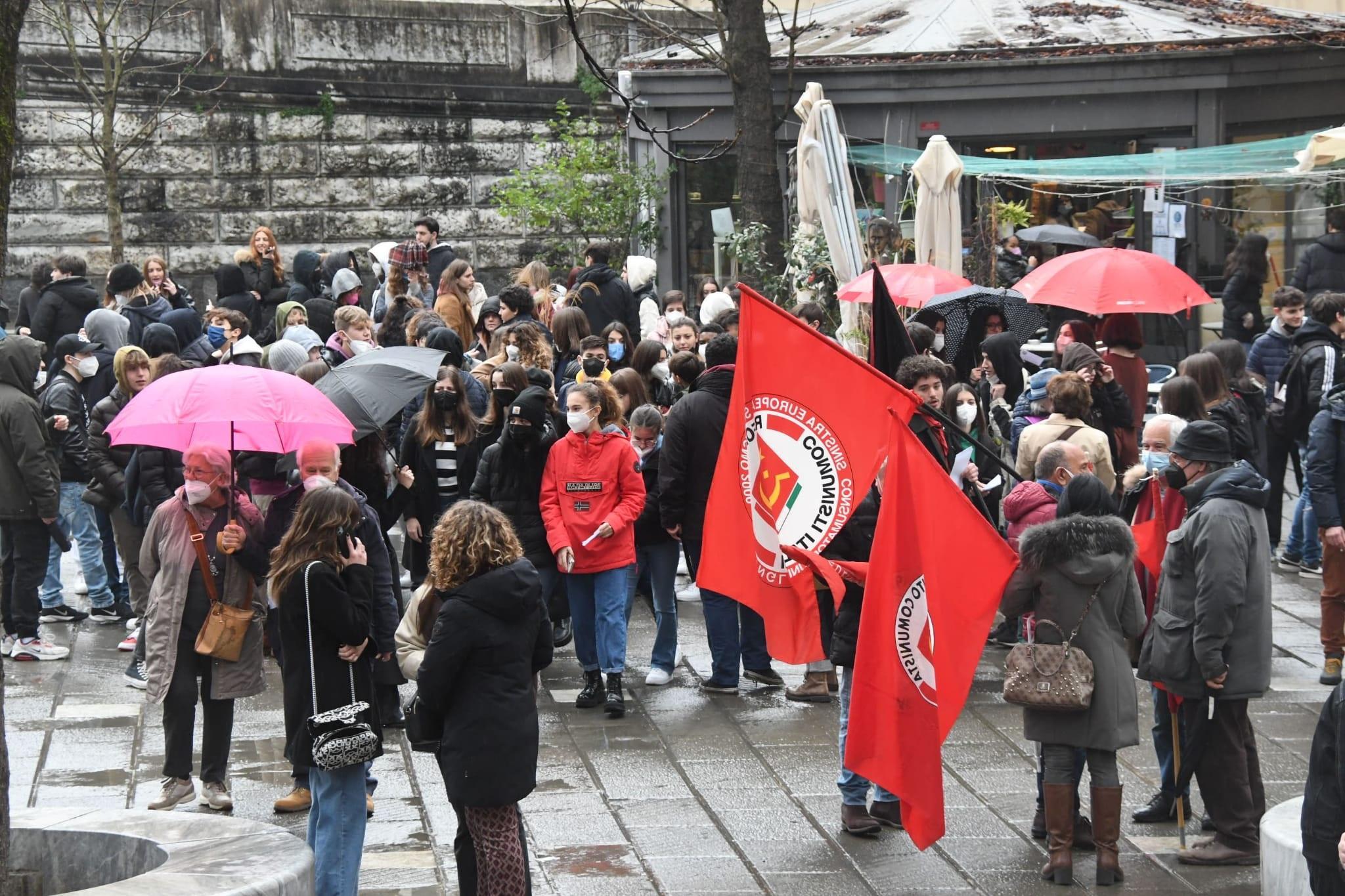 Carrara, sciopero degli studenti: in 300 in piazza