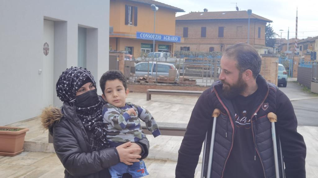 I genitori di Mustafa: l'Italia ci dona il futuro. L'arcivescovo: bambino simbolo contro la guerra