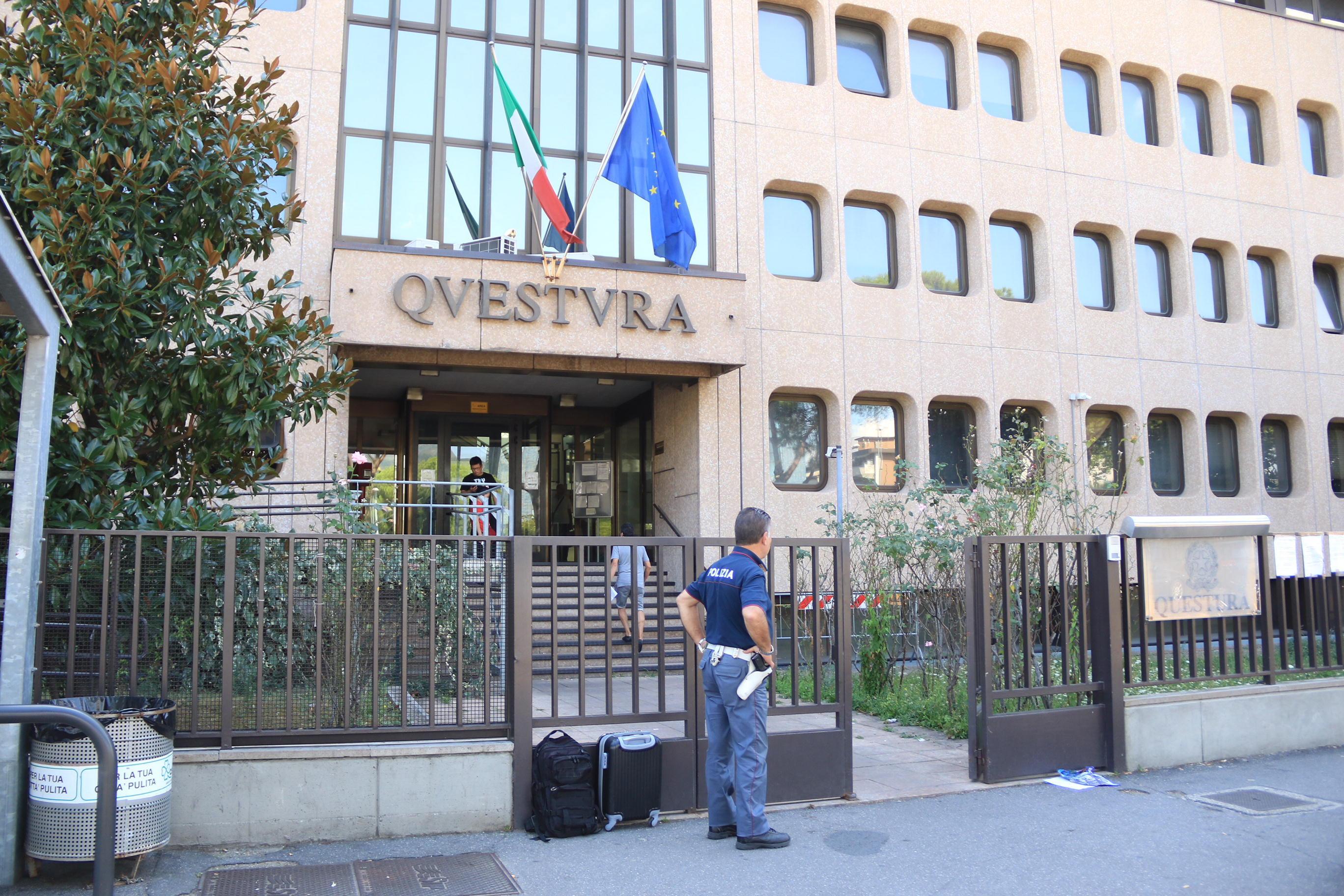 La Questura di Prato (foto d'archivio)