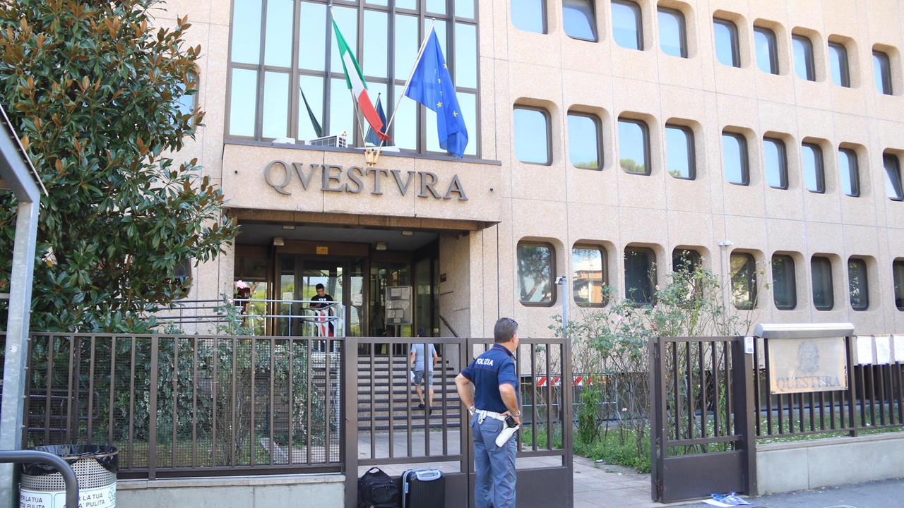 La Questura di Prato (foto d'archivio)