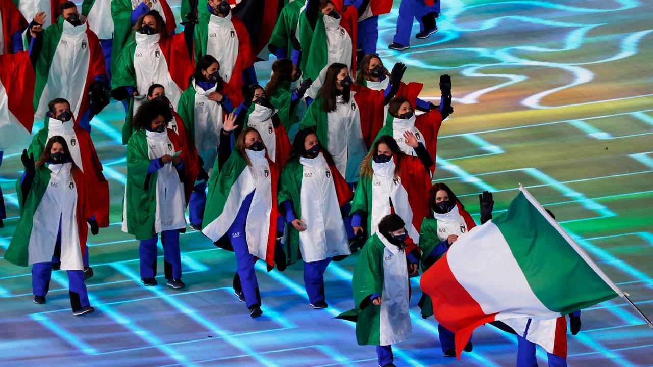 La delegazione italiana durante la sfilata nella cerimonia inaugurale dei Giochi