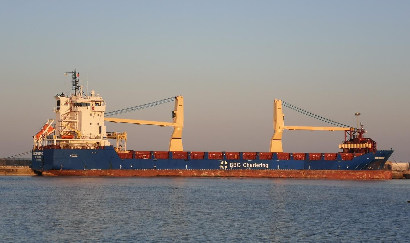 Marinai positivi al Covid, nave merci ferma al porto industriale