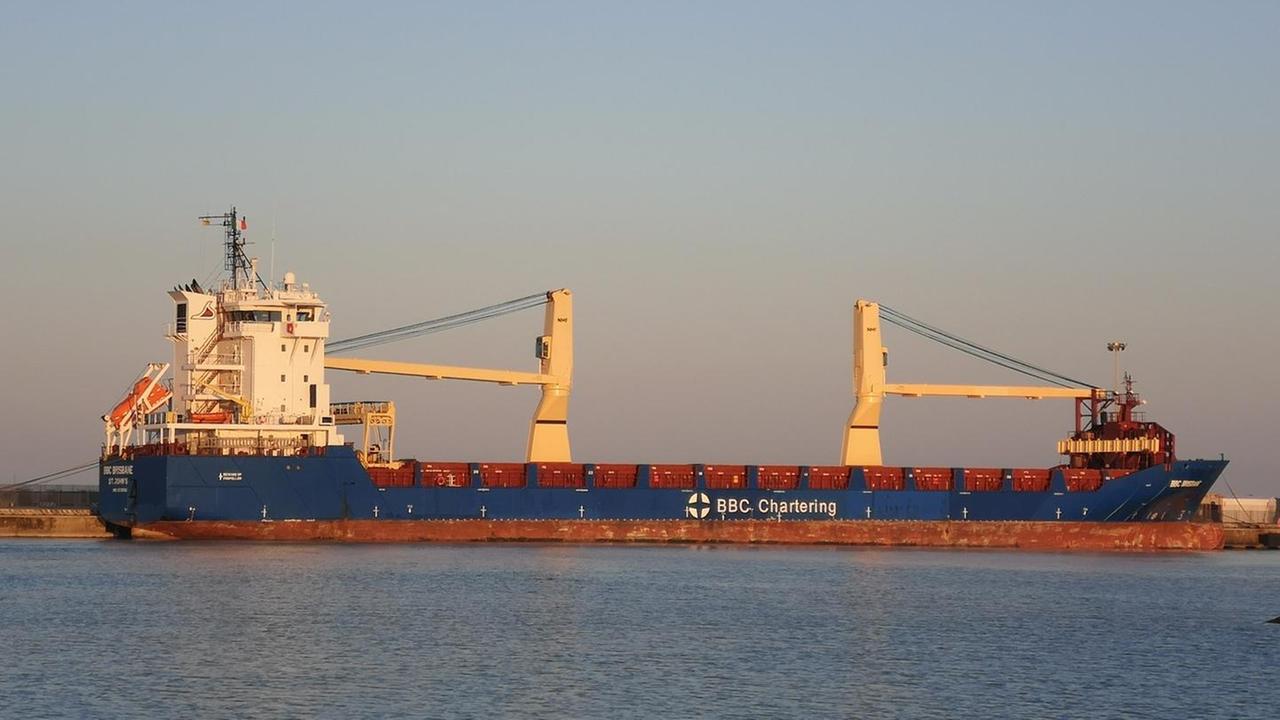 Marinai positivi al Covid, nave merci ferma al porto industriale