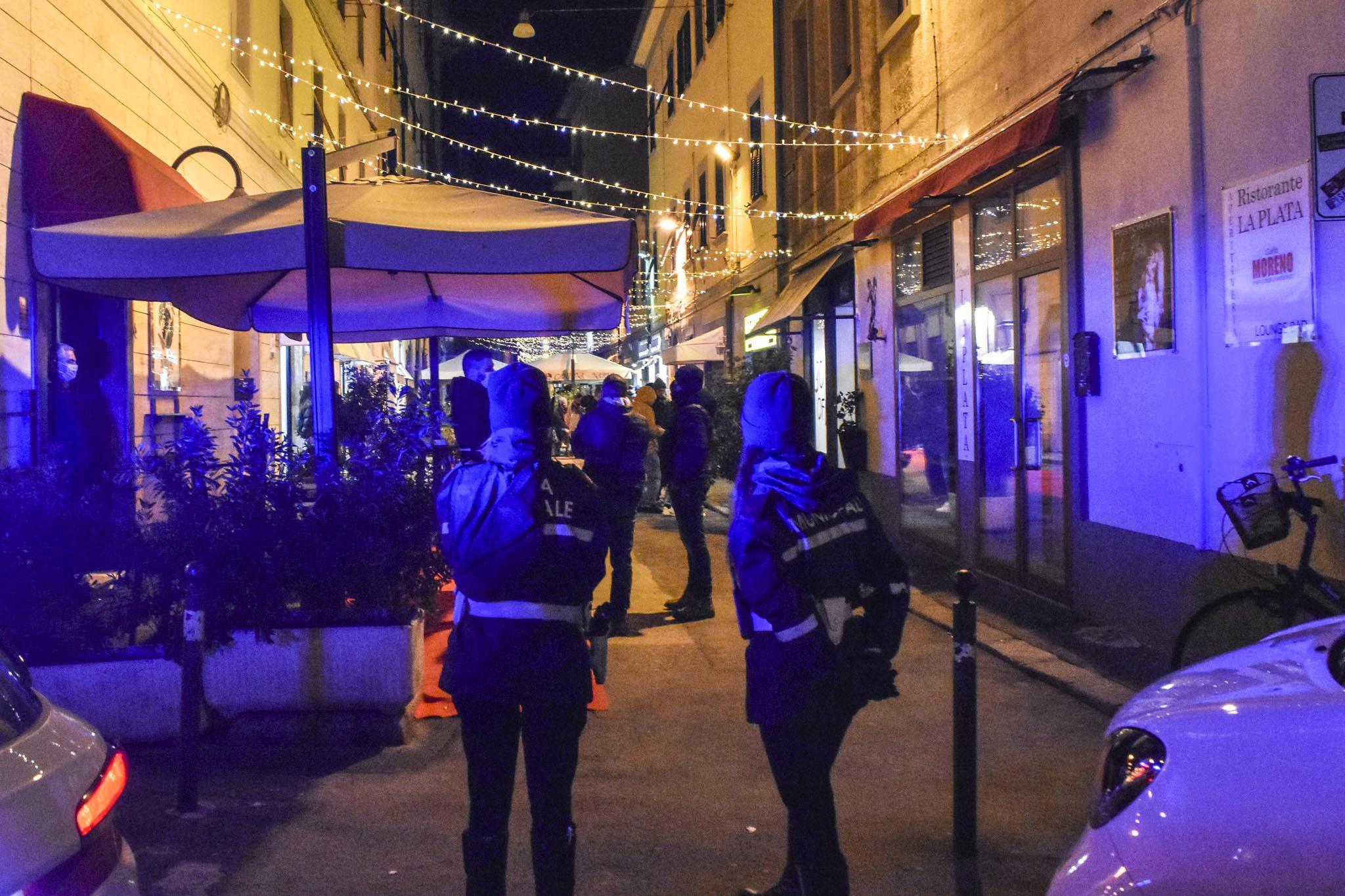 Polizia municipale in via Cambini