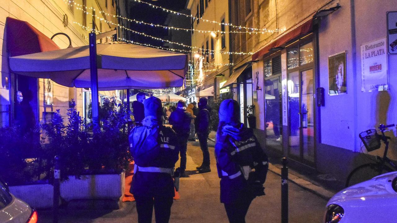 Polizia municipale in via Cambini